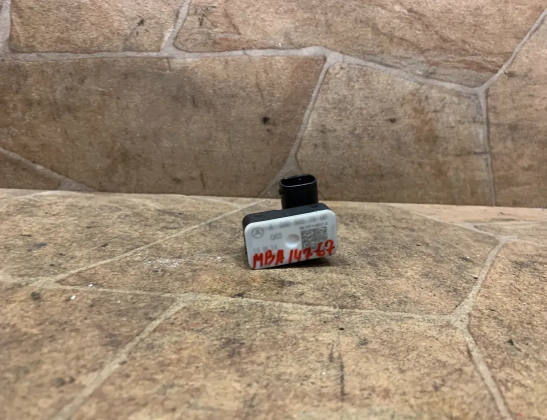 MERCEDES-BENZ GLE Coupe C292 (2015-2019) Датчик удара передний правый A0009057600 33512271