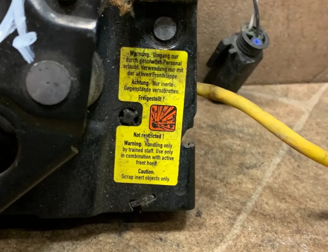 BMW 7 Series F01/F02 (2008-2015) Замок капота левый 7184441 33512320