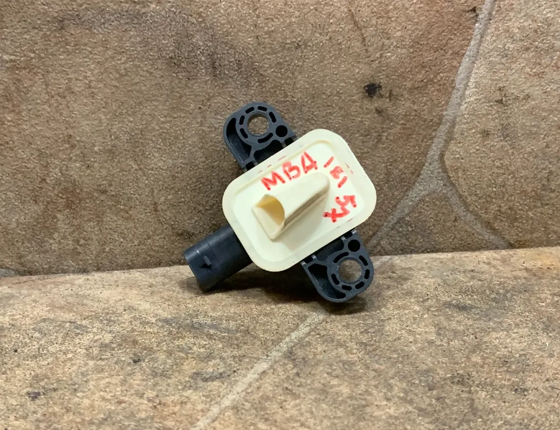 MERCEDES-BENZ GLS-Class X166 (2015-2020) Датчик удара передний правый A1668210351 33515841