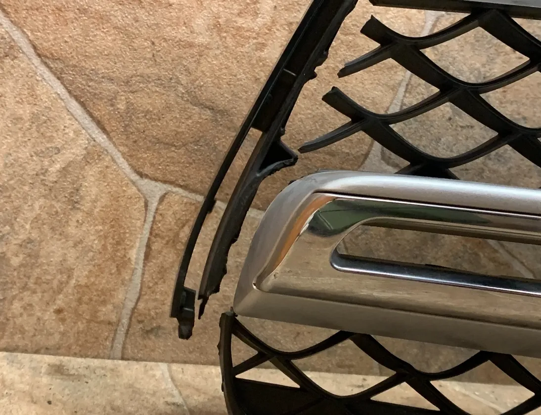 MERCEDES-BENZ GLS-Class X166 (2015-2020) Priekšējā bampera augšējā reste A1668880460 33518608