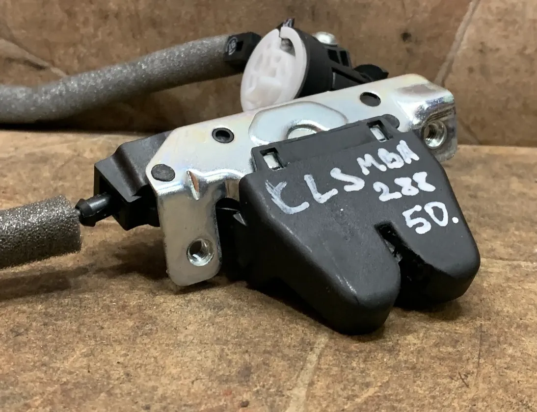 MERCEDES-BENZ CLS-Class C218/X218 (2011-2017) Замок крышки багажника A2047500185 33525059