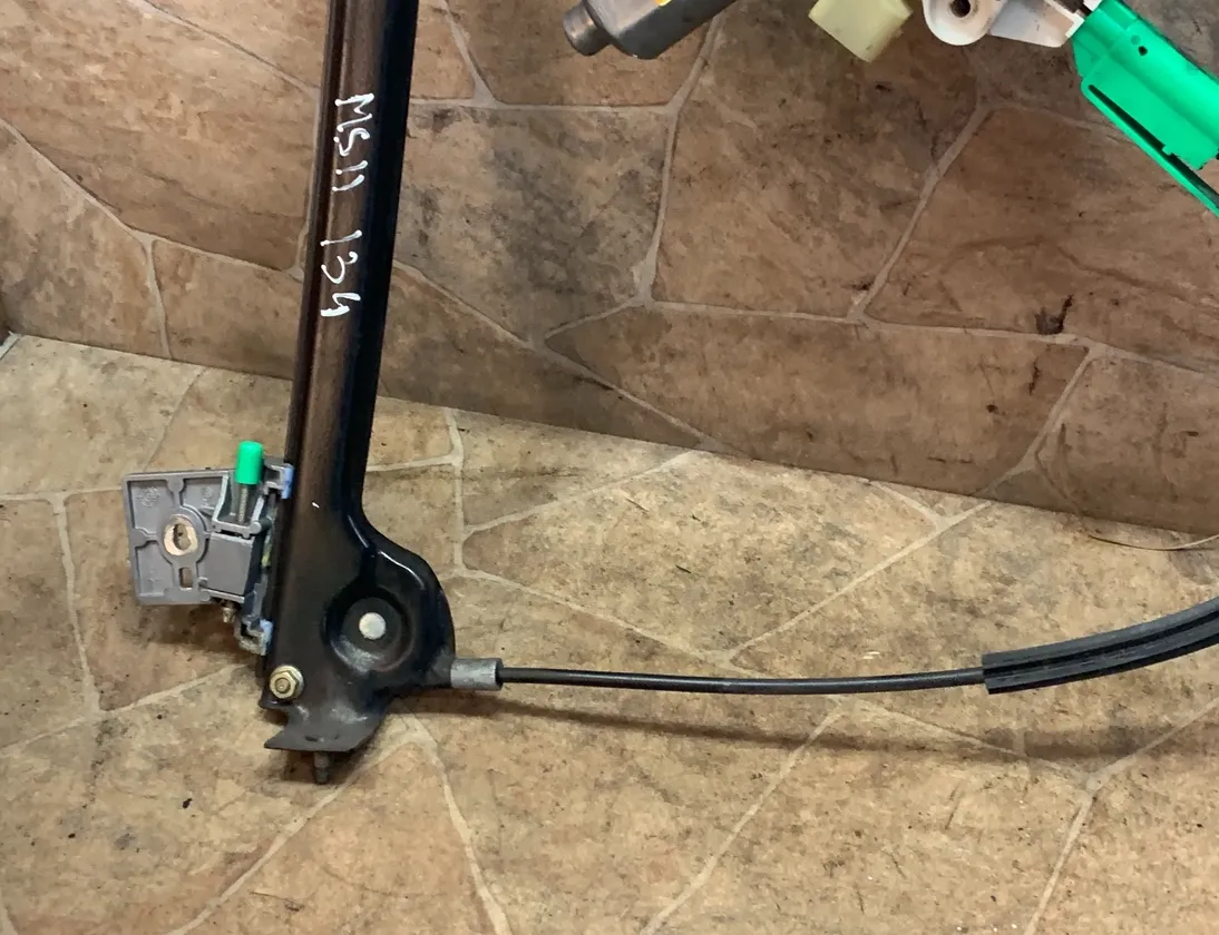 MERCEDES-BENZ SL-Class R230 (2001-2011) Стеклоподъемник передней правой двери A2308201042 33728808