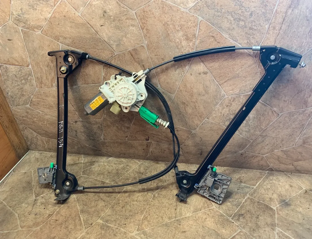 MERCEDES-BENZ SL-Class R230 (2001-2011) Стеклоподъемник передней правой двери A2308201042 33728808