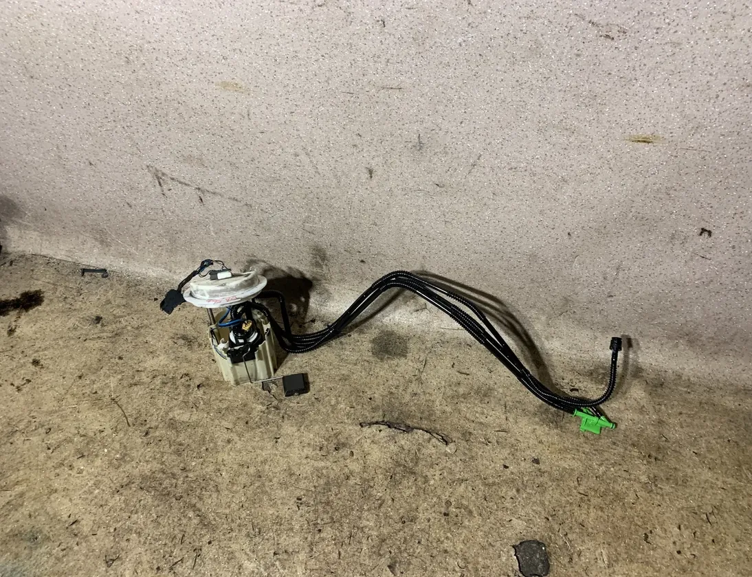 MERCEDES-BENZ C-Class W204/S204/C204 (2004-2015) Degvielas sūknis degvielas tvertnē A2044702294 33851072