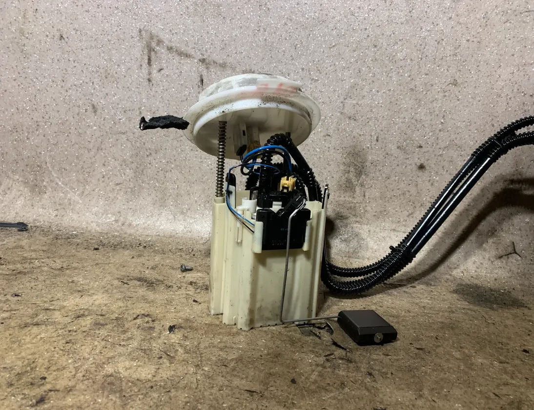 MERCEDES-BENZ C-Class W204/S204/C204 (2004-2015) Degvielas sūknis degvielas tvertnē A2044702294 33851072