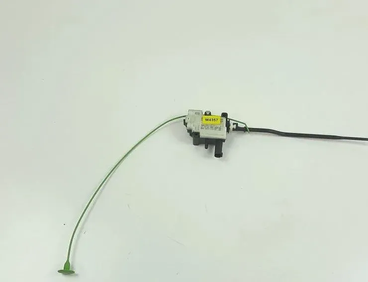 BMW 3 Series E90/E91/E92/E93 (2004-2013) Degvielas tvertnes vāciņa bloķēšana 6985880,M4357 31912494