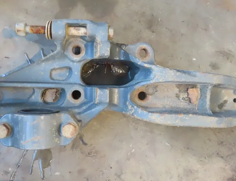 VOLVO FH II (2012-present) Aizmugurējās ass stiprinājuma kronšteins 21196819 34790473