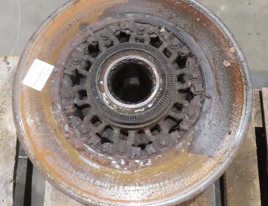 DAF XF (2012-present) Aizmugurējā kreisā riteņa rumbas vārpsta/stupica 28167044