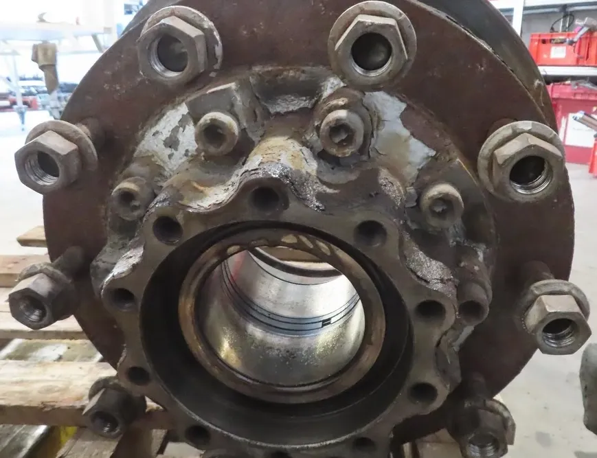 MAN TGS (2007-present) Aizmugurējā kreisā riteņa rumbas vārpsta/stupica 30255797