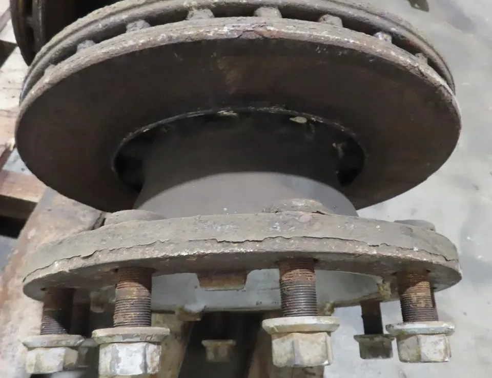 DAF XF (2012-present) Aizmugurējā kreisā riteņa rumbas vārpsta/stupica 30669291