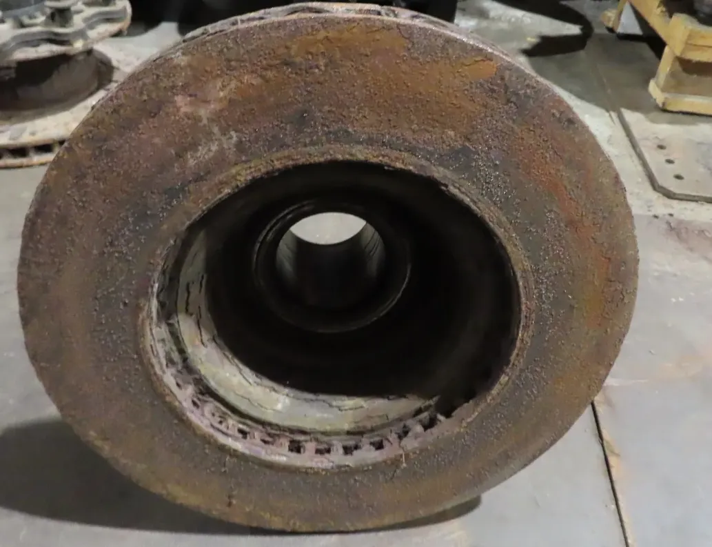 SCANIA P,G,R,T - series (2003-present) Aizmugurējā kreisā riteņa rumbas vārpsta/stupica 33531336