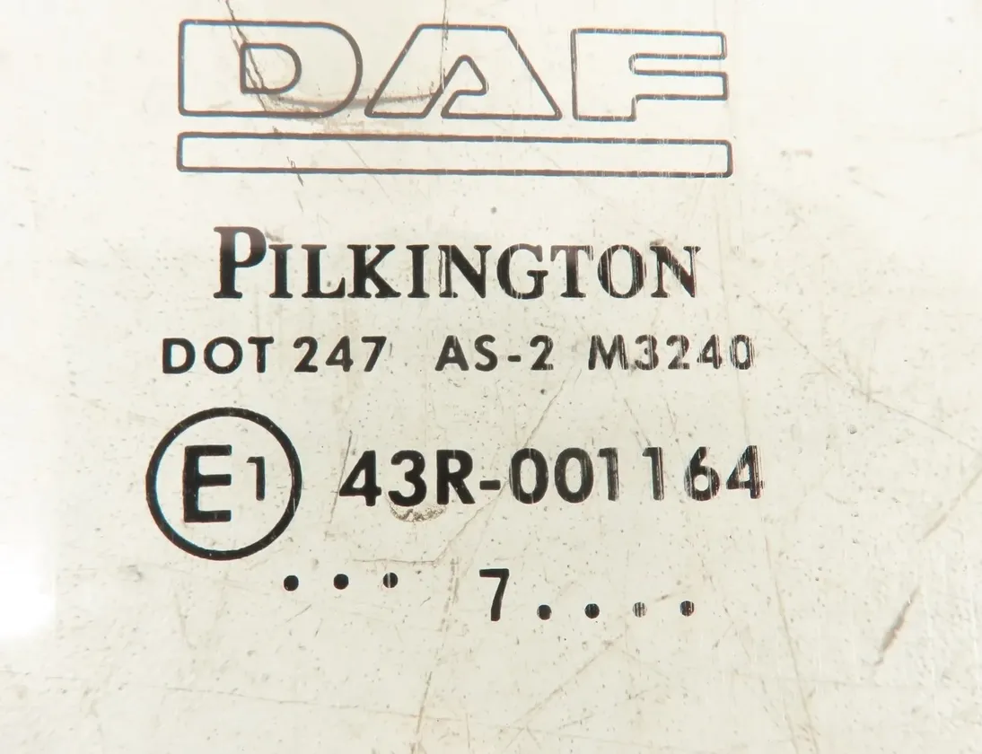 DAF XF (2012-present) Стекло боковых левых дверей 33711254