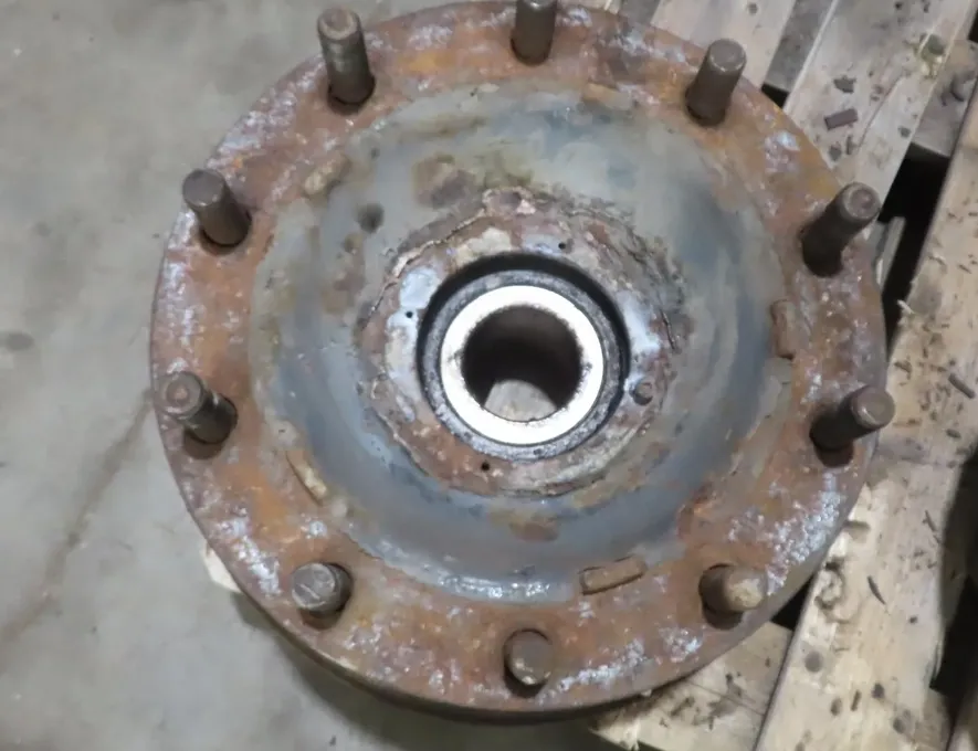 DAF XF (2012-present) Aizmugurējā kreisā riteņa rumbas vārpsta/stupica 33918720