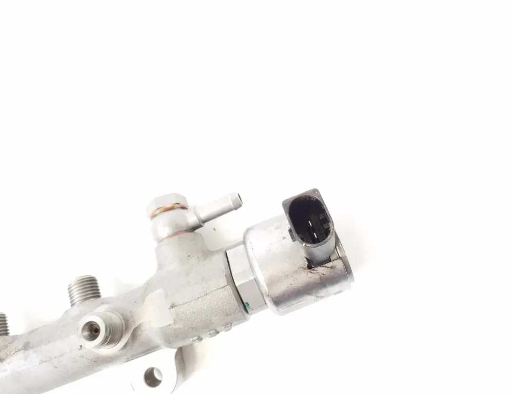 MERCEDES-BENZ SLK-Class R172 (2011-2020) Degvielas reika A6510700495 33940391