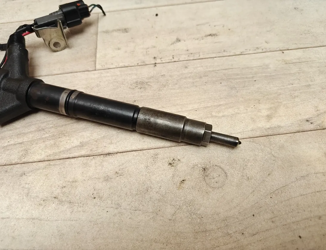 TOYOTA Avensis 2 generation (2002-2009) Degvielas sprausla 236700R040 34375233