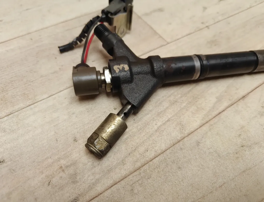 TOYOTA Avensis 2 generation (2002-2009) Degvielas sprausla 236700R040 34375233