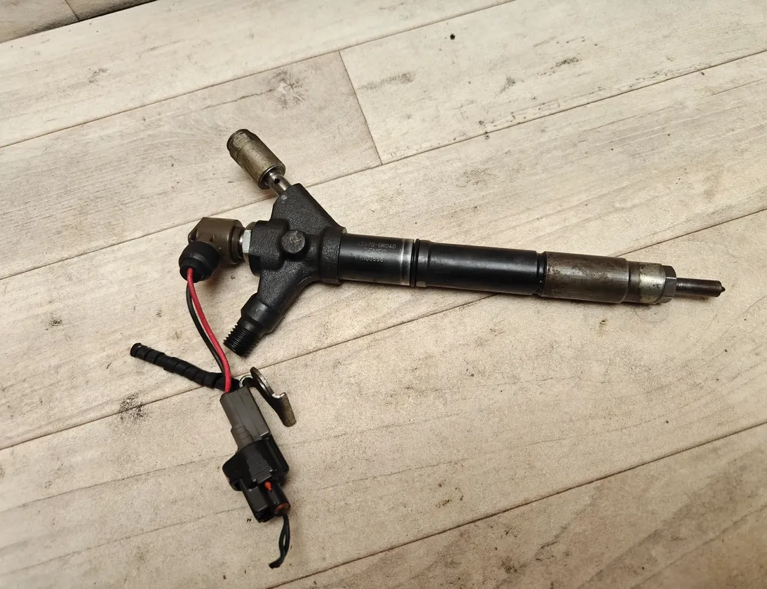 TOYOTA Avensis 2 generation (2002-2009) Degvielas sprausla 236700R040 34375233