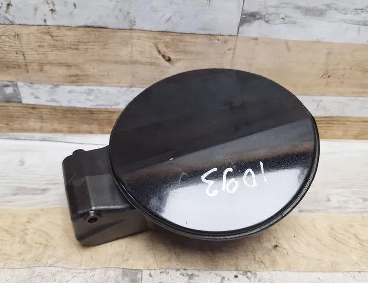 VOLKSWAGEN Passat B6 (2005-2010) Degvielas tvertnes vāciņa bloķēšana 3C5809857 34017568