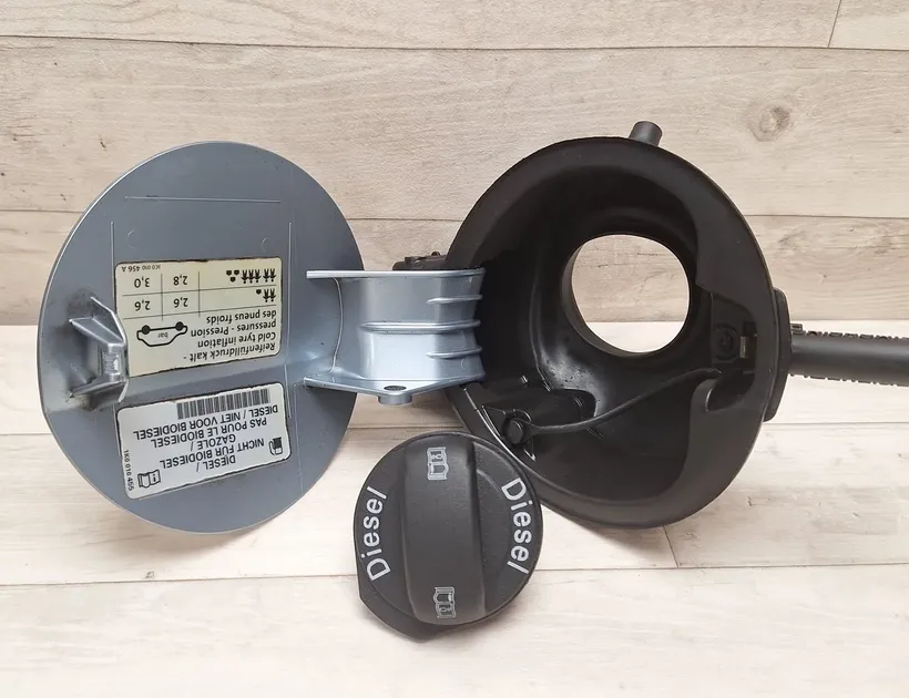 VOLKSWAGEN Passat B6 (2005-2010) Degvielas tvertnes vāciņš 3C0010456A,3C5809857,3C5810899,3C0010456 33115902