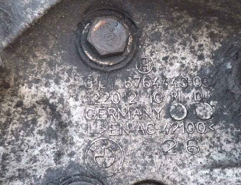 BMW 1 Series E81/E82/E87/E88 (2004-2013) Front Left Wheel Hub 3121676444303,31216764443,6764443,122012,12201210 33476069