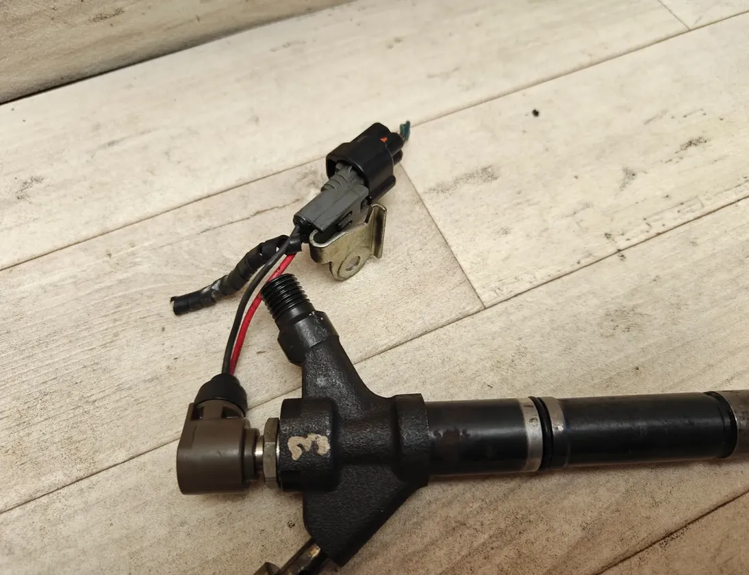 TOYOTA Avensis 2 generation (2002-2009) Degvielas sprausla 236700R040 34375233