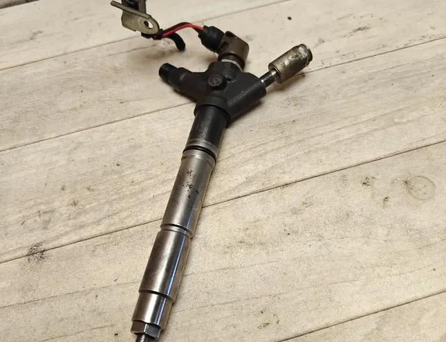 TOYOTA Avensis 2 generation (2002-2009) Degvielas sprausla 236700R040 34375292