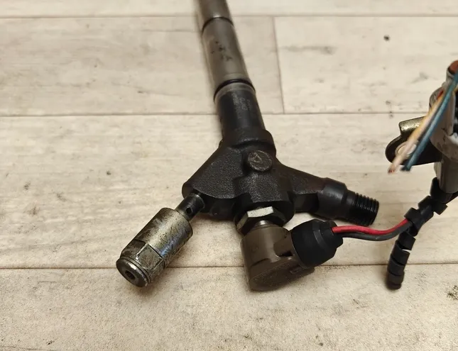 TOYOTA Avensis 2 generation (2002-2009) Degvielas sprausla 236700R040 34375292