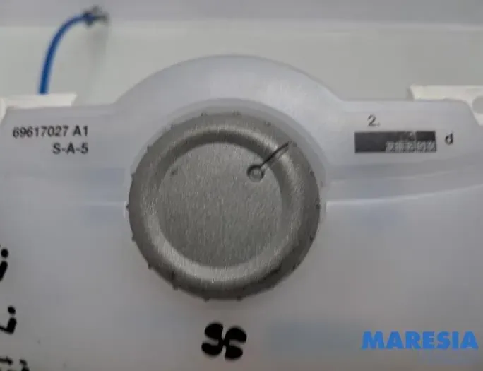 PEUGEOT 107 Peugeot 107 (2005-2014) Klimata kontroles modulis 6452P5,559000H0030,69617308,69617004,69610011,P69610011B99D5Z,22091203 33465753