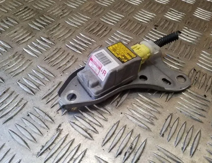 TOYOTA Avensis Verso 1 generation (2001-2003) Labās puses sānu trieciena sensors 8986044010 26083015