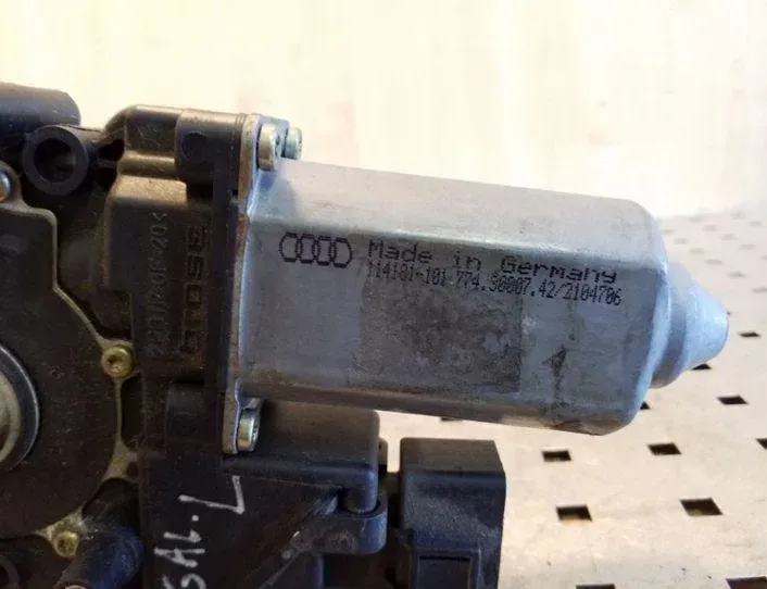 AUDI A8 D2/4D (1994-2002) Моторчик стеклоподъемника задней левой двери 0536001402,4D0959801F 26109624