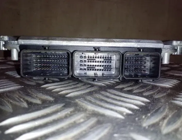 VOLVO S40 1 generation (1996-2004) Motora vadības bloks 0281010441,8200126494,30630048 26115953