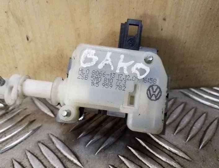VOLKSWAGEN Golf 5 generation (2003-2009) Замок крышки топливного бака 1K5959782,5M0810773 26127862