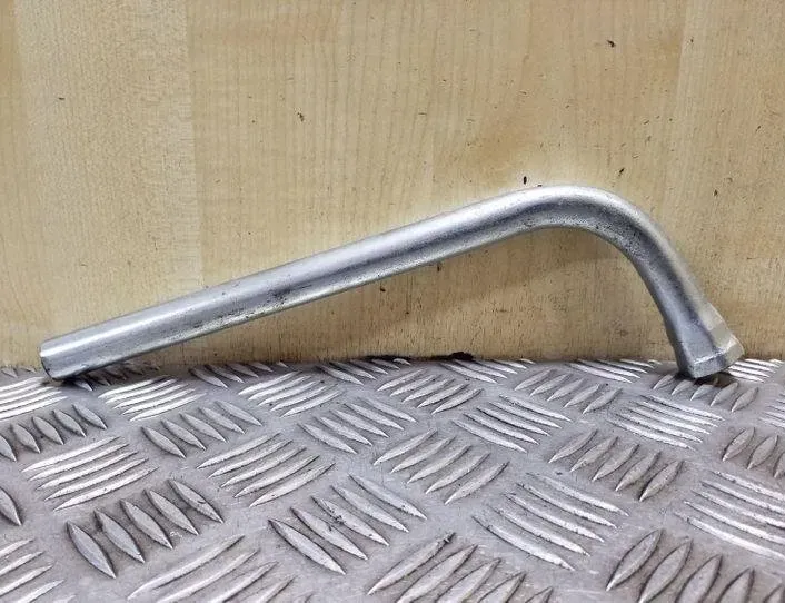 AUDI A6 C7/4G (2010-2020) Ключ для болтов колес 8N0012219 26136610