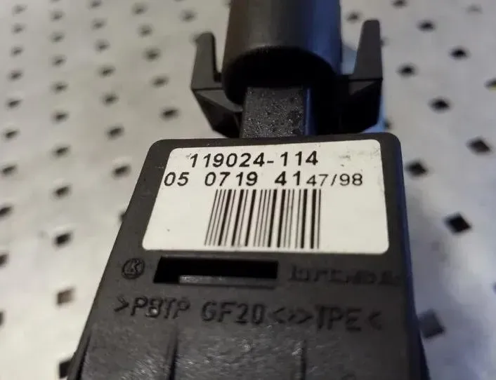 AUDI A6 C5/4B (1997-2004) Маторчик стеклоподъемника передней левой двери 119024114 26220528