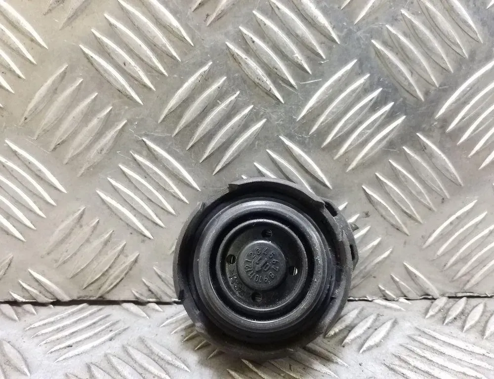 AUDI A3 8L (1996-2003) Fuel tank cap 1J0201553C 32165010