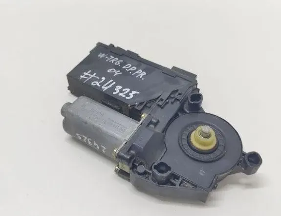 VOLKSWAGEN Touareg 1 generation (2002-2010) Priekšējo kreiso durvju logu pacēlāja motorīts 3D1959792 31321600