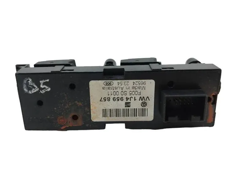 VOLKSWAGEN Bora 1 generation (1998-2005) Кнопка стеклоподъемника задней правой двери 1J4959857 33364973