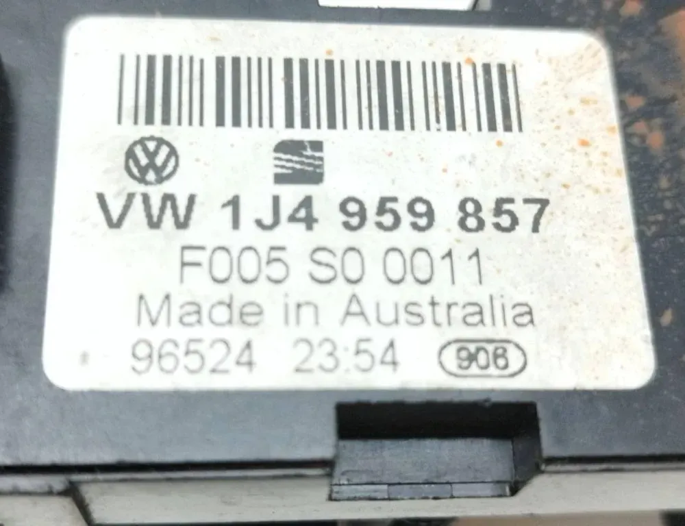 VOLKSWAGEN Bora 1 generation (1998-2005) Кнопка стеклоподъемника задней правой двери 1J4959857 33364973