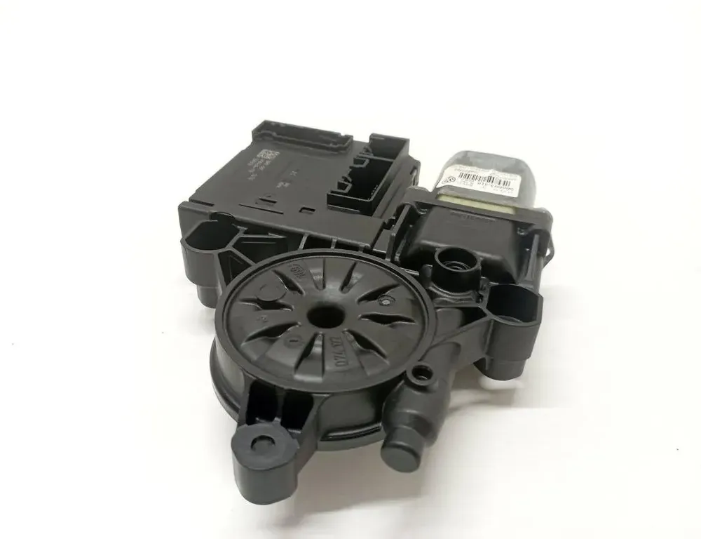 VOLKSWAGEN Passat B7 (2010-2015) Priekšējo kreiso durvju logu pacēlāja motorīts 3AA837462 33374632