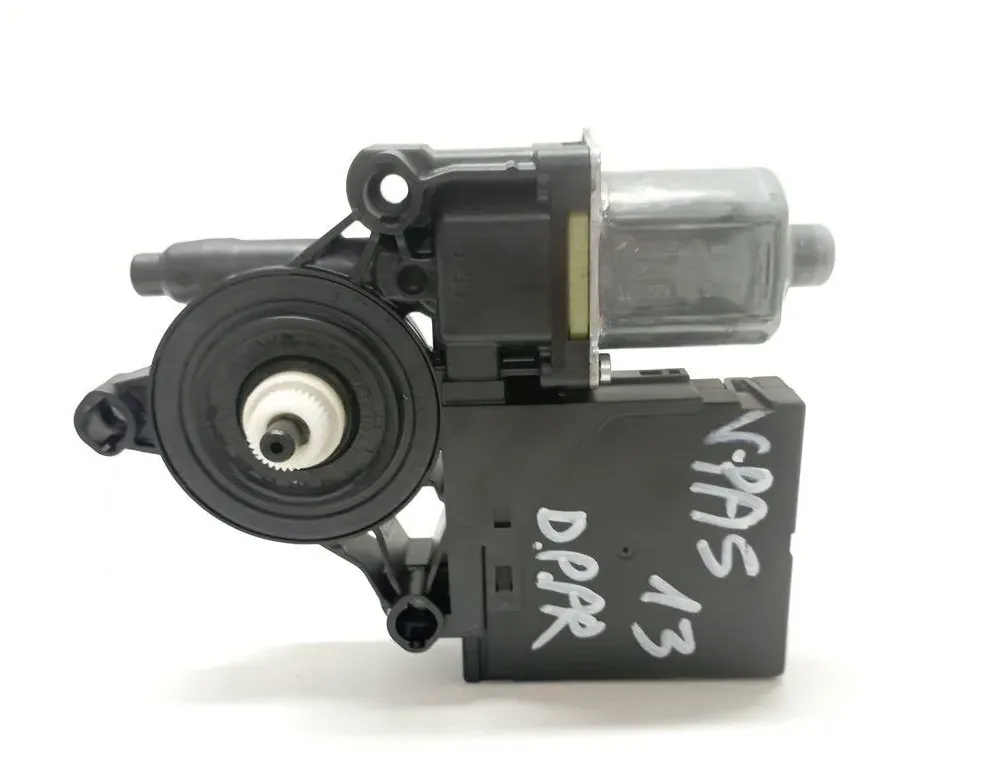 VOLKSWAGEN Passat B7 (2010-2015) Priekšējo kreiso durvju logu pacēlāja motorīts 3AA837462 33374632