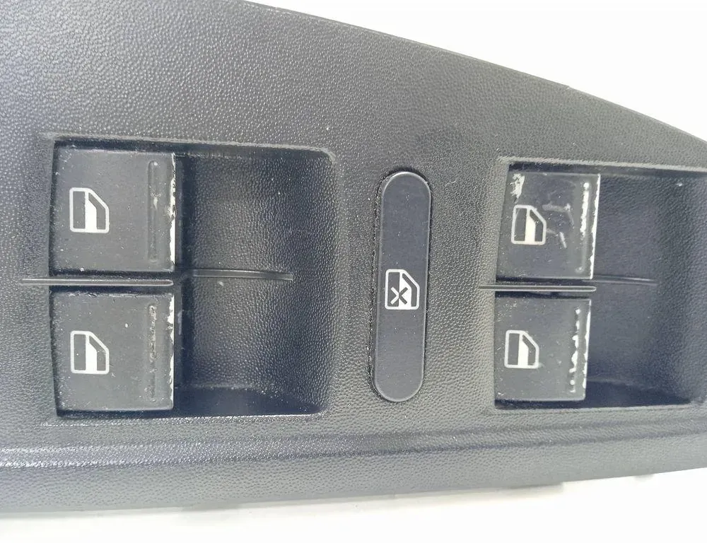 SEAT Altea 1 generation (2004-2013) Кнопка стеклоподъемника задней левой двери 5P1867171A 33377599