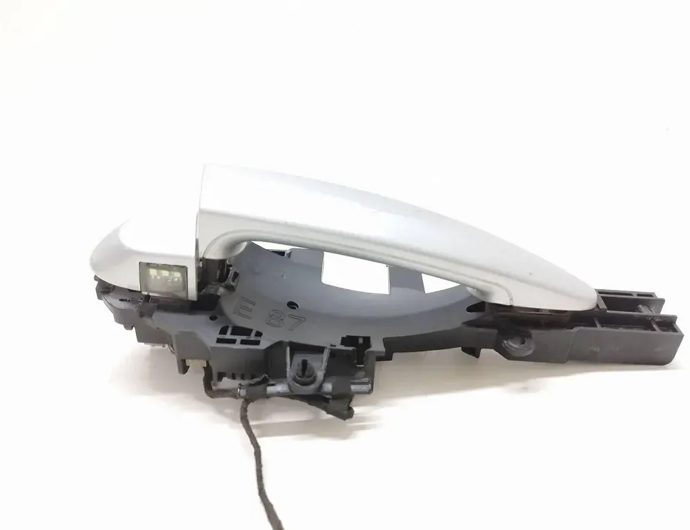 BMW 1 Series E81/E82/E87/E88 (2004-2013) Kreisās puses bīdāmo durvju ārējais rokturis E87 33557021