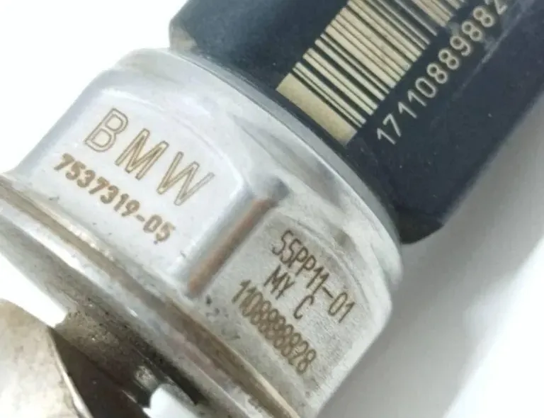 BMW 6 Series F06/F12/F13 (2010-2018) Топливная рейка 7537319 33597932