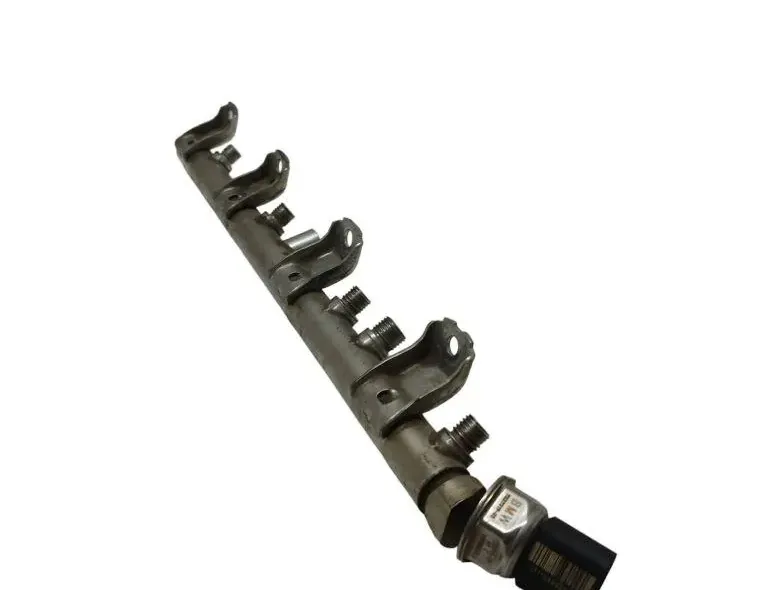 BMW 6 Series F06/F12/F13 (2010-2018) Топливная рейка 7537319 33597932