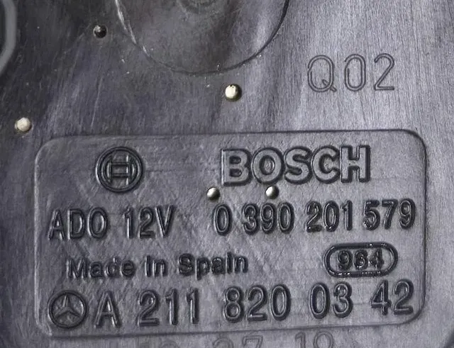 MERCEDES-BENZ E-Class W211/S211 (2002-2009) Bagāžas nodalījuma loga tīrītāja motorīts A2118200342 34207881