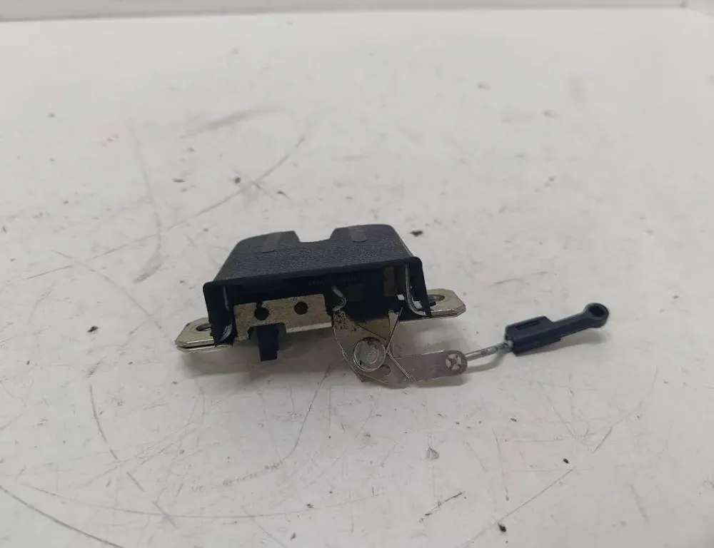 VOLKSWAGEN Polo 4 generation (2001-2009) Aizmugurējā bagāžnieka slēdzene 6Q6827505D 34207673