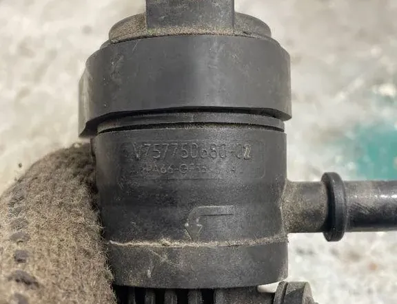 PEUGEOT 508 1 generation (2010-2020) Соленоидный клапан V757750680 33227095