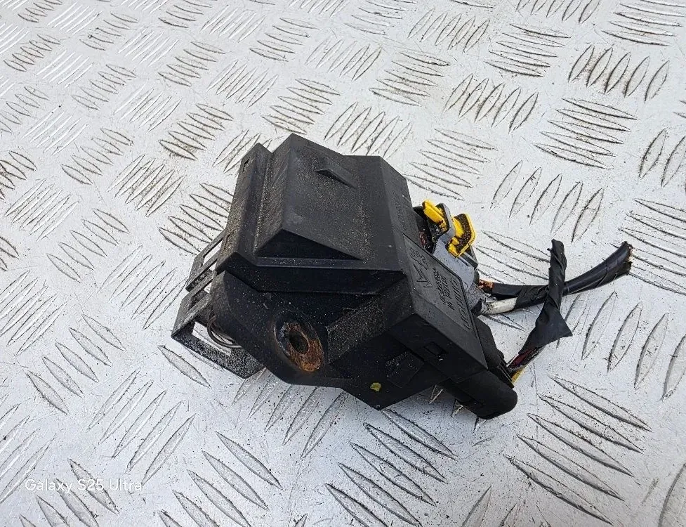 PEUGEOT 3008 1 generation (2010-2016) Coolant fan relay 9663558880 33473648