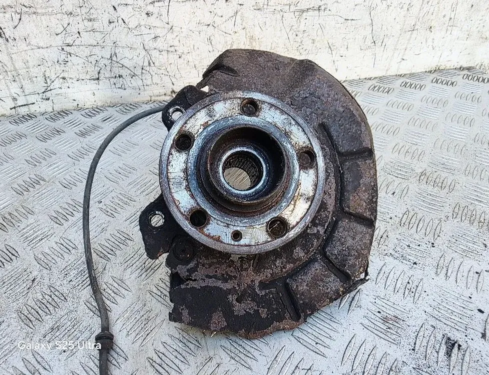 AUDI A1 8X (2010-2020) Front Left Wheel Hub 33538801