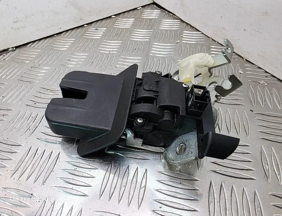 AUDI A1 8X (2010-2020) Tailgate Boot Lock 8K9827505A 33539043